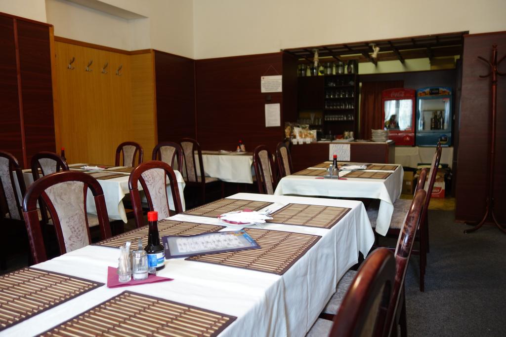 Restaurace Alvi Hotell Ostrava Exteriör bild